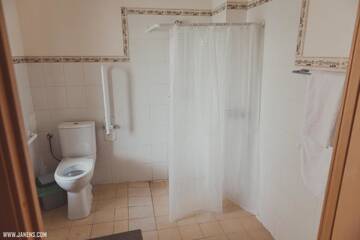 Фото номера Двухместный номер с 2 отдельными кроватями Гостевой дом Rudzupuķes г. Свенте 6